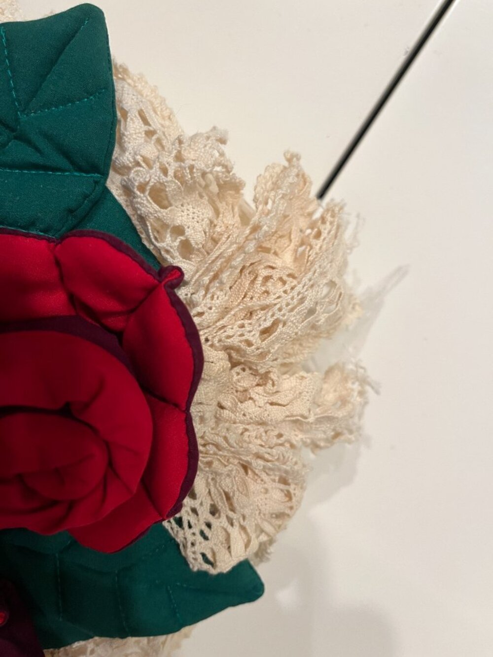 LIST AFTER AUCTION - House of Hatten Vintage 3D Rose Floral Decor Pillow (RARE) - Picture 5 of 14